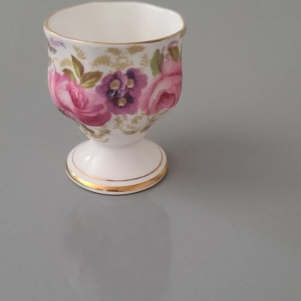 Royal Albert | SERENA Floral Design Vintage painted Egg Cup RARE VINTAGE